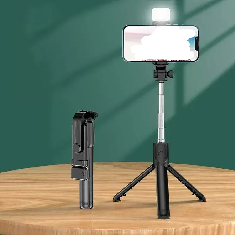 Nomad Reach (Perfect for travelers, backpackers, and digital nomads)